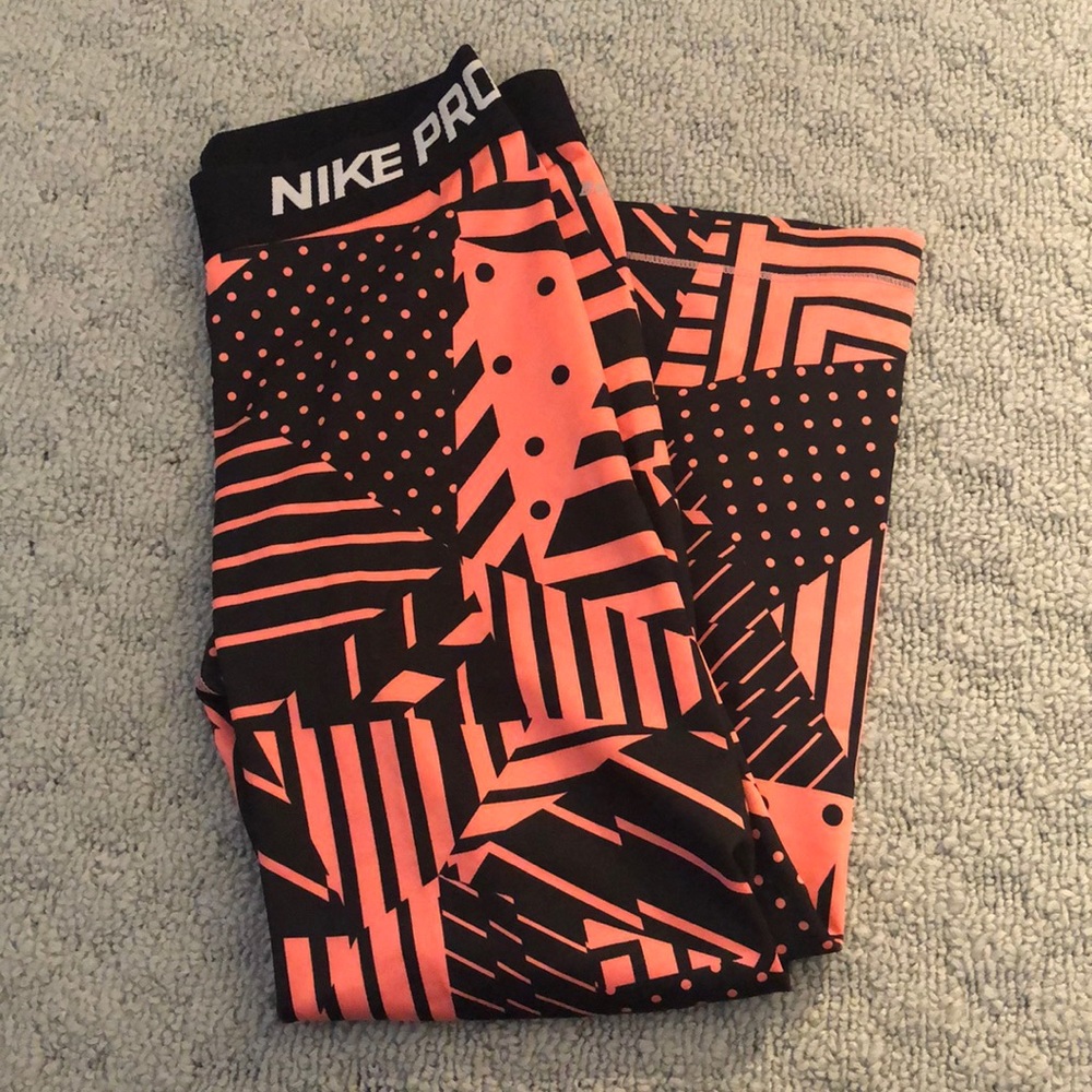 Women’s Nike cropped leggings
